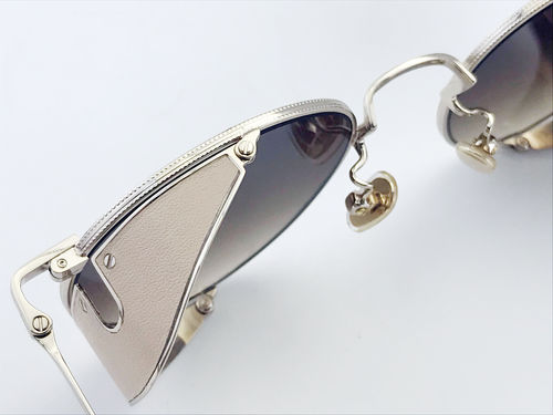 Самые последние новости компании около Тенденции солнцезащитных очков в 2025 году: умные, устойчивые и стильные